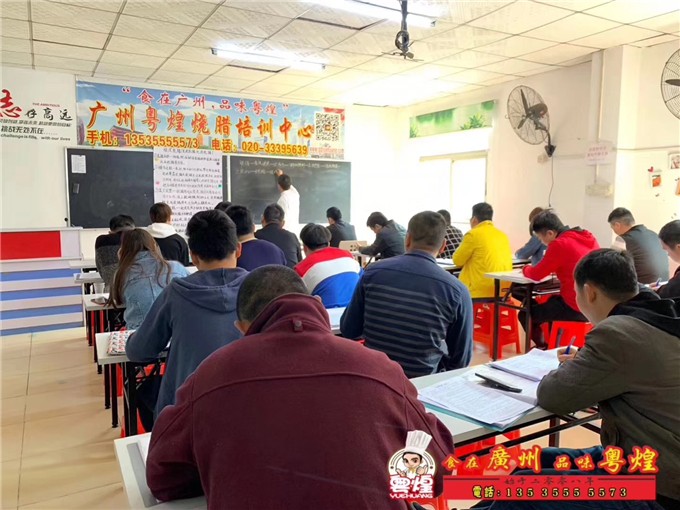  2019.03.11学习广东烧乳猪课程培训 脆皮烤乳猪培训